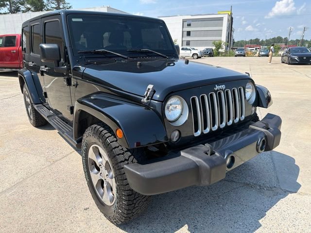 Used 2016 Jeep Wrangler Unlimited Sahara w/ Connectivity Group AWD/4WD image 4