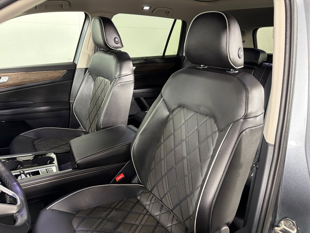 Used 2024 Volkswagen Atlas SEL Premium R-Line image 13