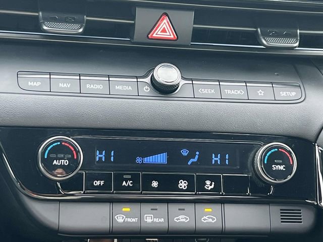 Certified 2025 Hyundai Elantra SEL image 28