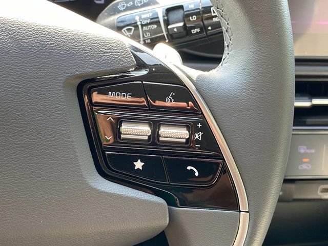 Used 2023 Kia Niro EX Touring FWD image 18