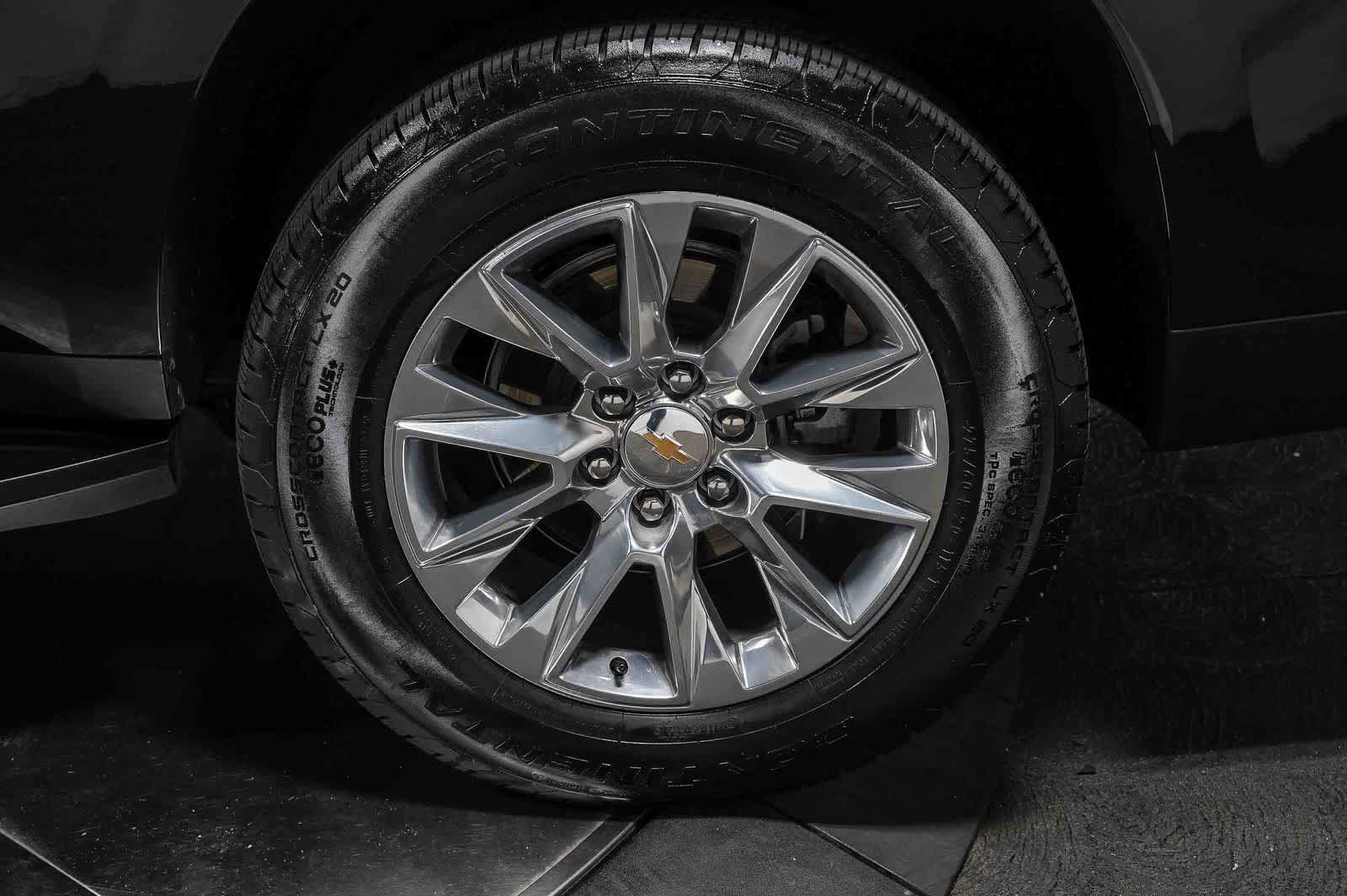 Used 2025 Chevrolet Suburban Premier RWD image 7