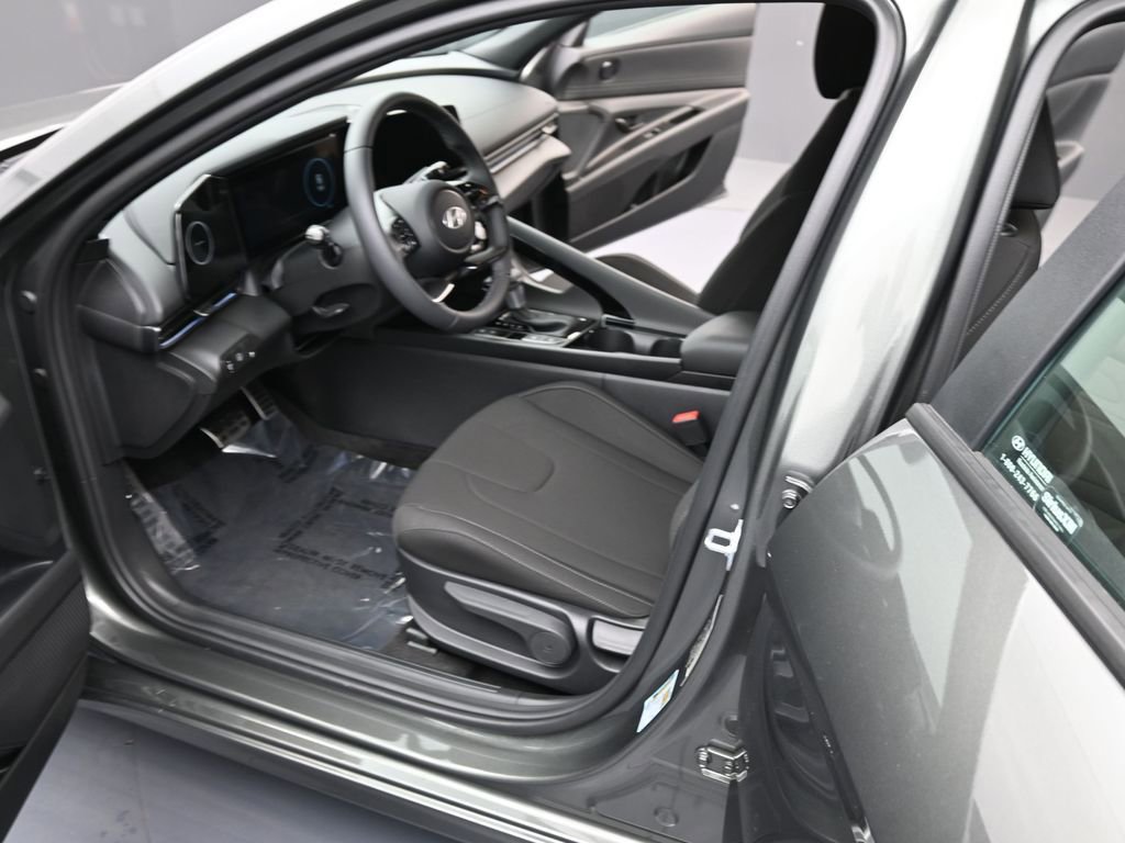 Certified 2025 Hyundai Elantra SEL image 12