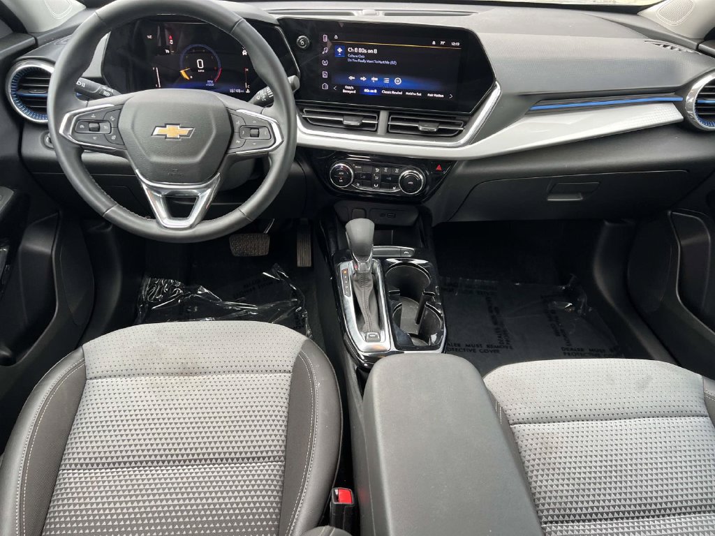 Used 2024 Chevrolet Trax LT w/ Driver Confidence Package FWD image 11