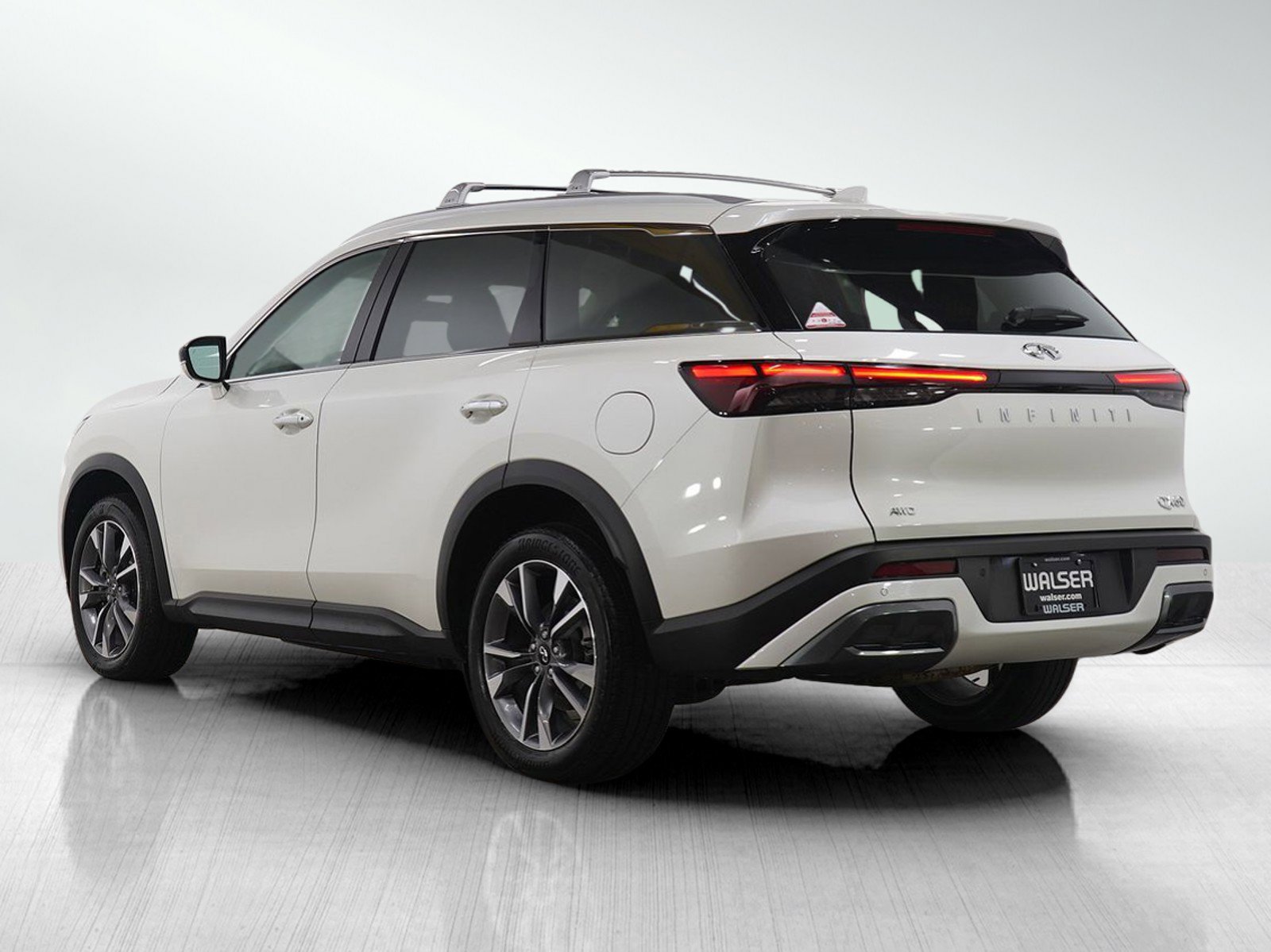 Used 2022 INFINITI QX60 Luxe image 3