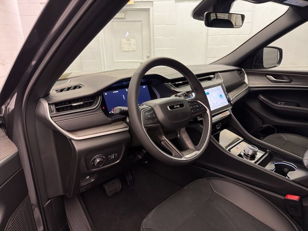 New 2026 Jeep Grand Cherokee Altitude RWD image 15