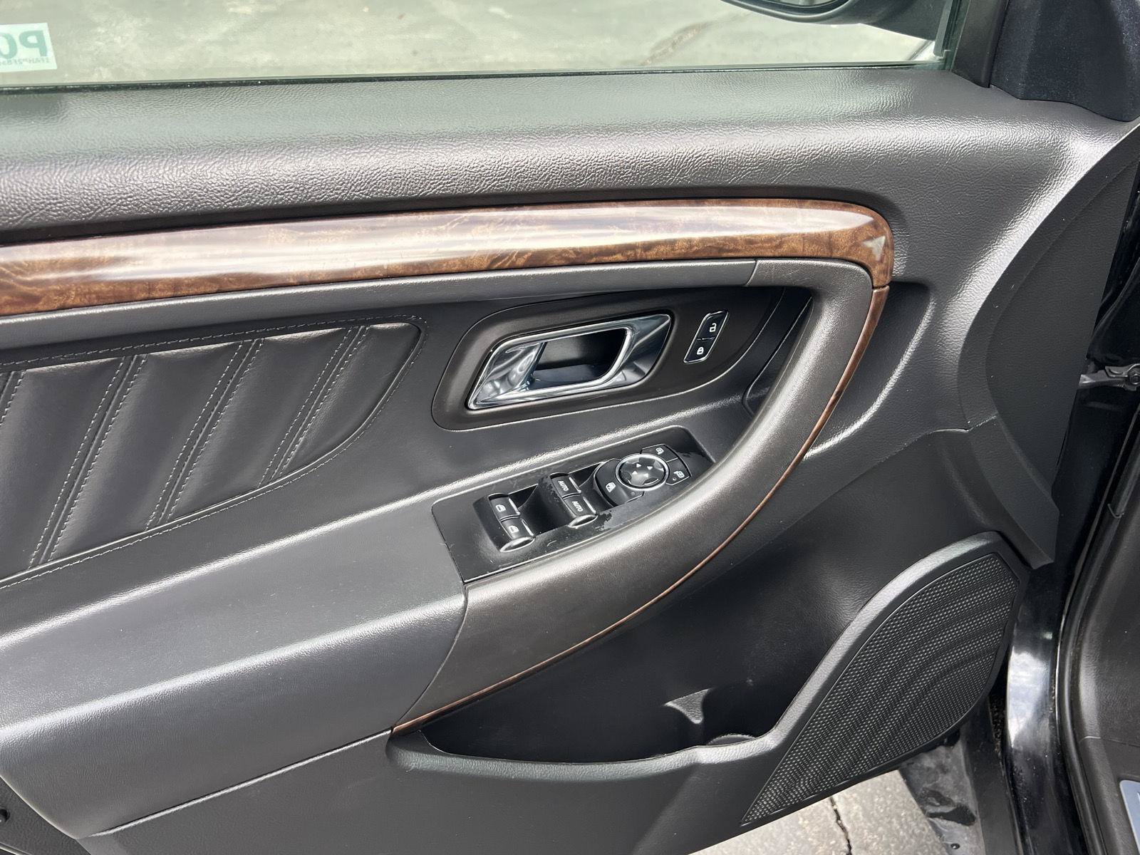 Used 2015 Ford Taurus Limited FWD image 26