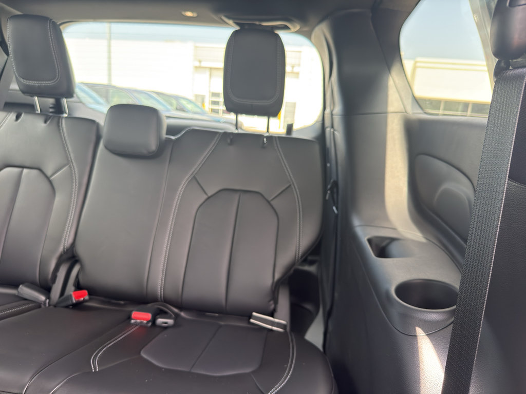 New 2026 Chrysler Pacifica Select FWD image 34