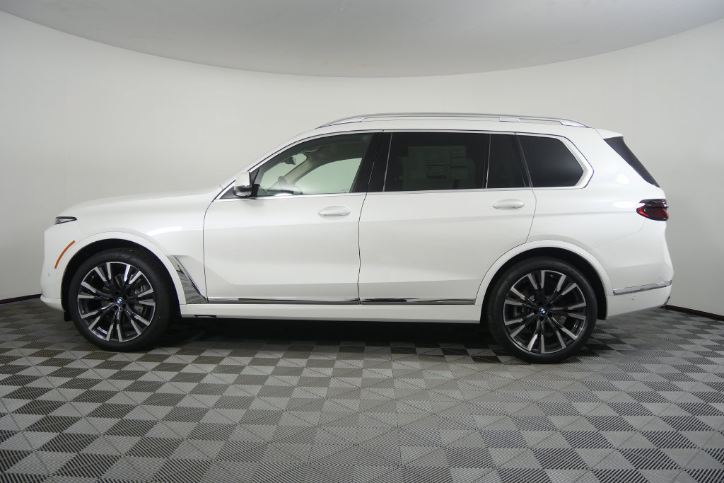 Used 2027 BMW X7 xDrive40i AWD/4WD image 7