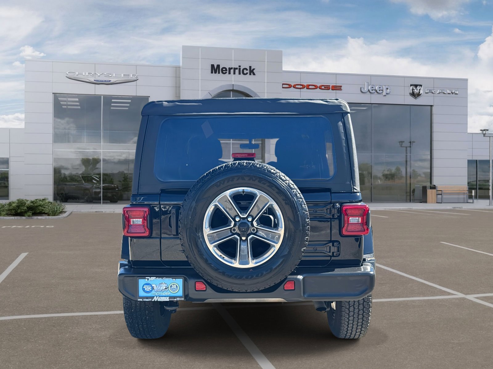 Used 2022 Jeep Wrangler Unlimited Sahara w/ LED Lighting Group AWD/4WD image 7