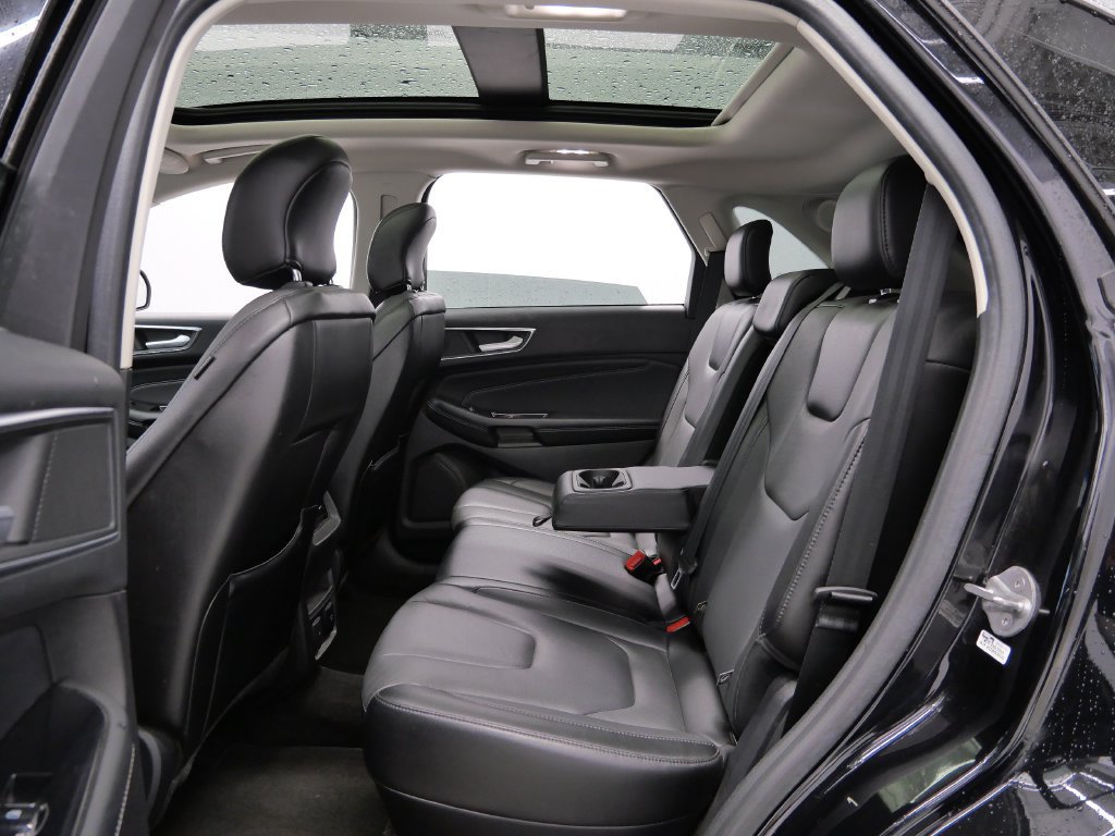 Used 2017 Ford Edge Titanium w/ Technology Package AWD/4WD image 11
