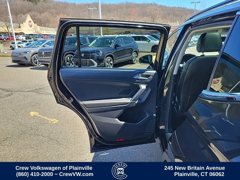 Used 2018 Volkswagen Tiguan SE w/ Panoramic Sunroof Package image 45