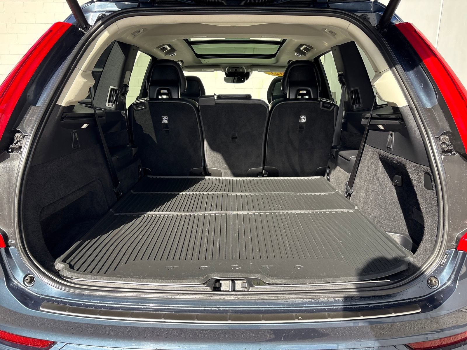 Used 2021 Volvo XC90 T5 Momentum w/ Climate Package image 27