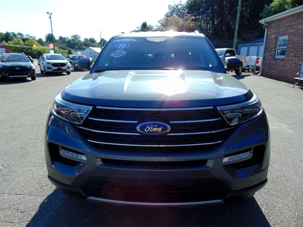 Used 2023 Ford Explorer XLT w/ Equipment Group 202A image 2