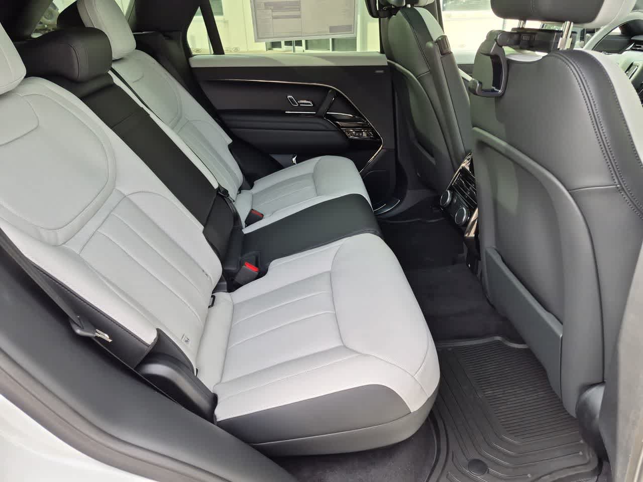New 2027 Land Rover Range Rover Sport Dynamic SE AWD/4WD image 22