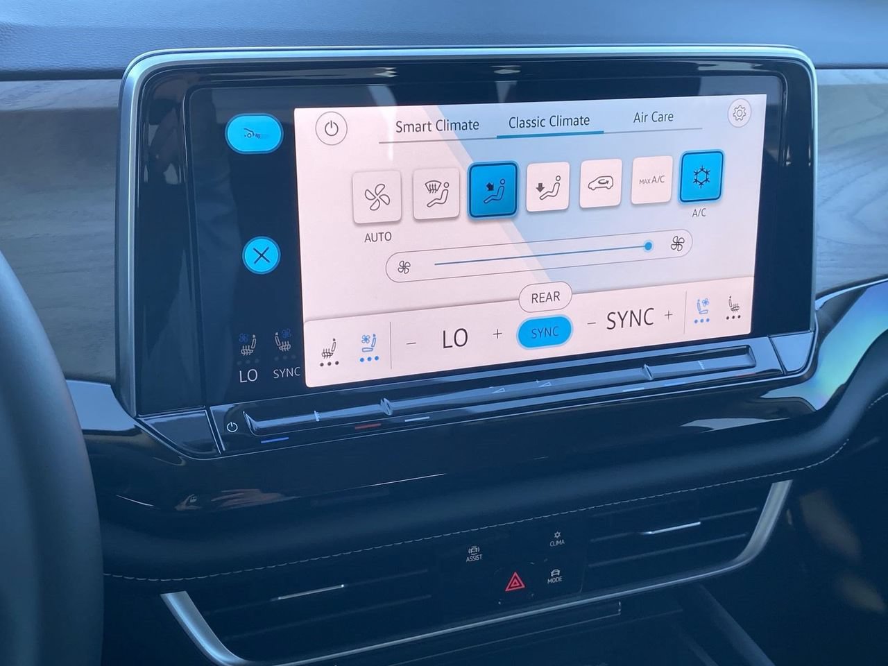 New 2026 Volkswagen Atlas SE FWD image 23