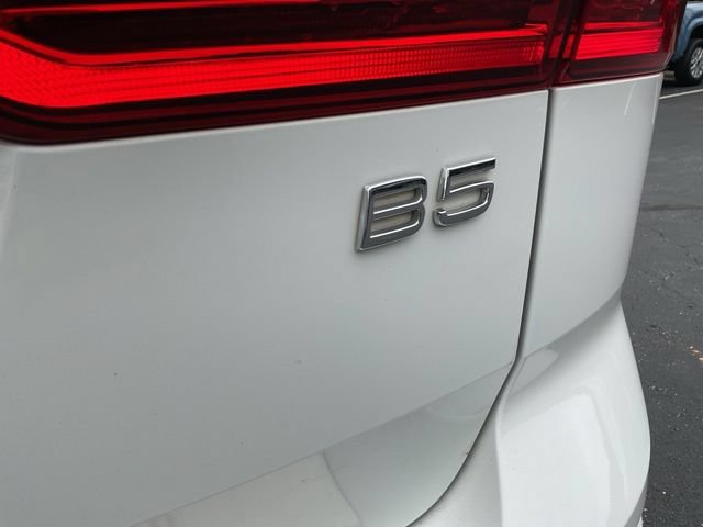 Used 2022 Volvo XC60 B5 Momentum w/ Climate Package FWD image 10
