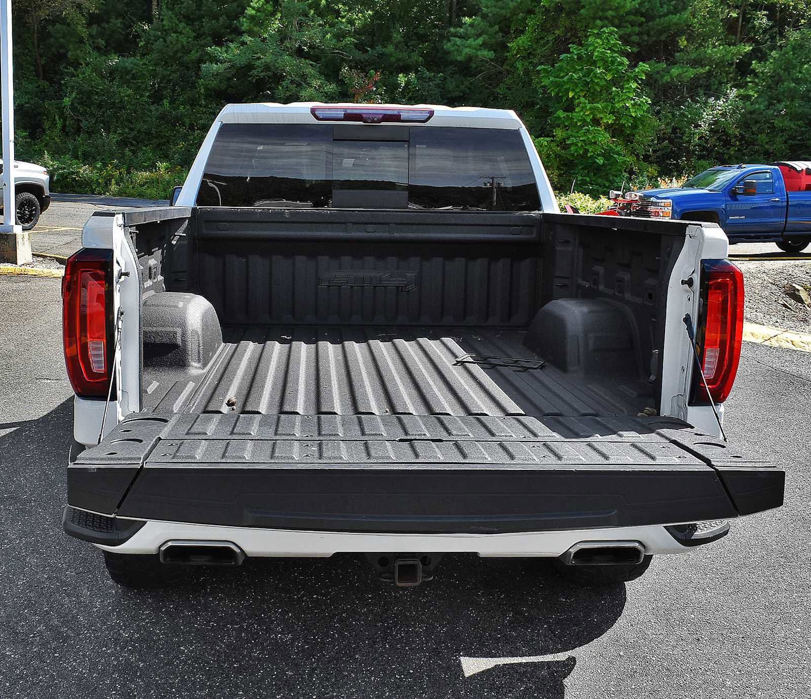 Used 2021 GMC Sierra 1500 AT4 w/ AT4 Premium Package image 9