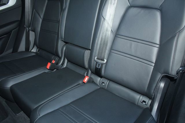 Certified 2025 Porsche Cayenne Coupe image 24