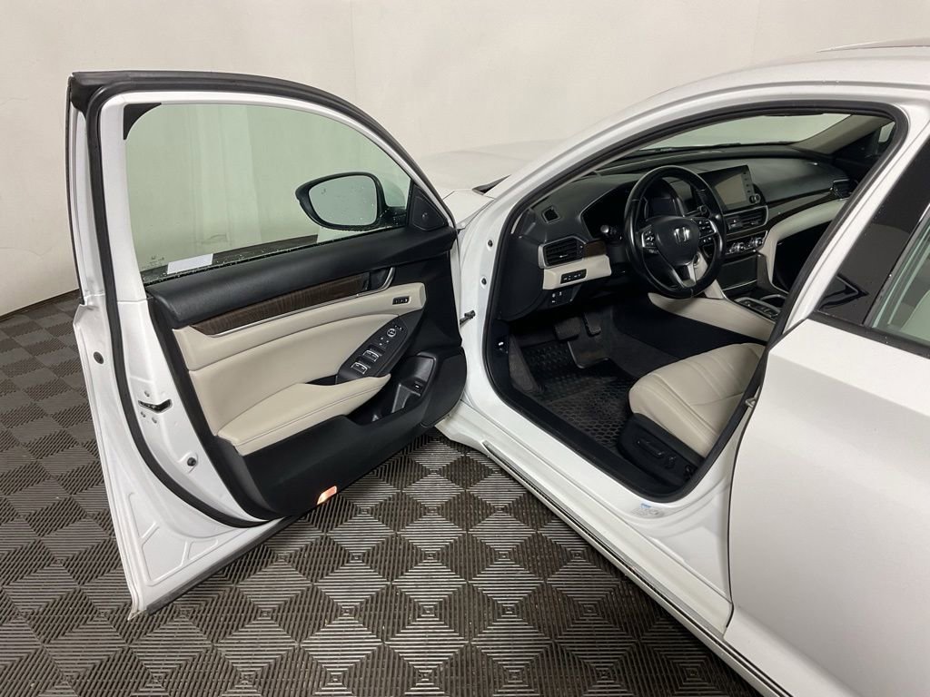 Used 2020 Honda Accord Touring image 19