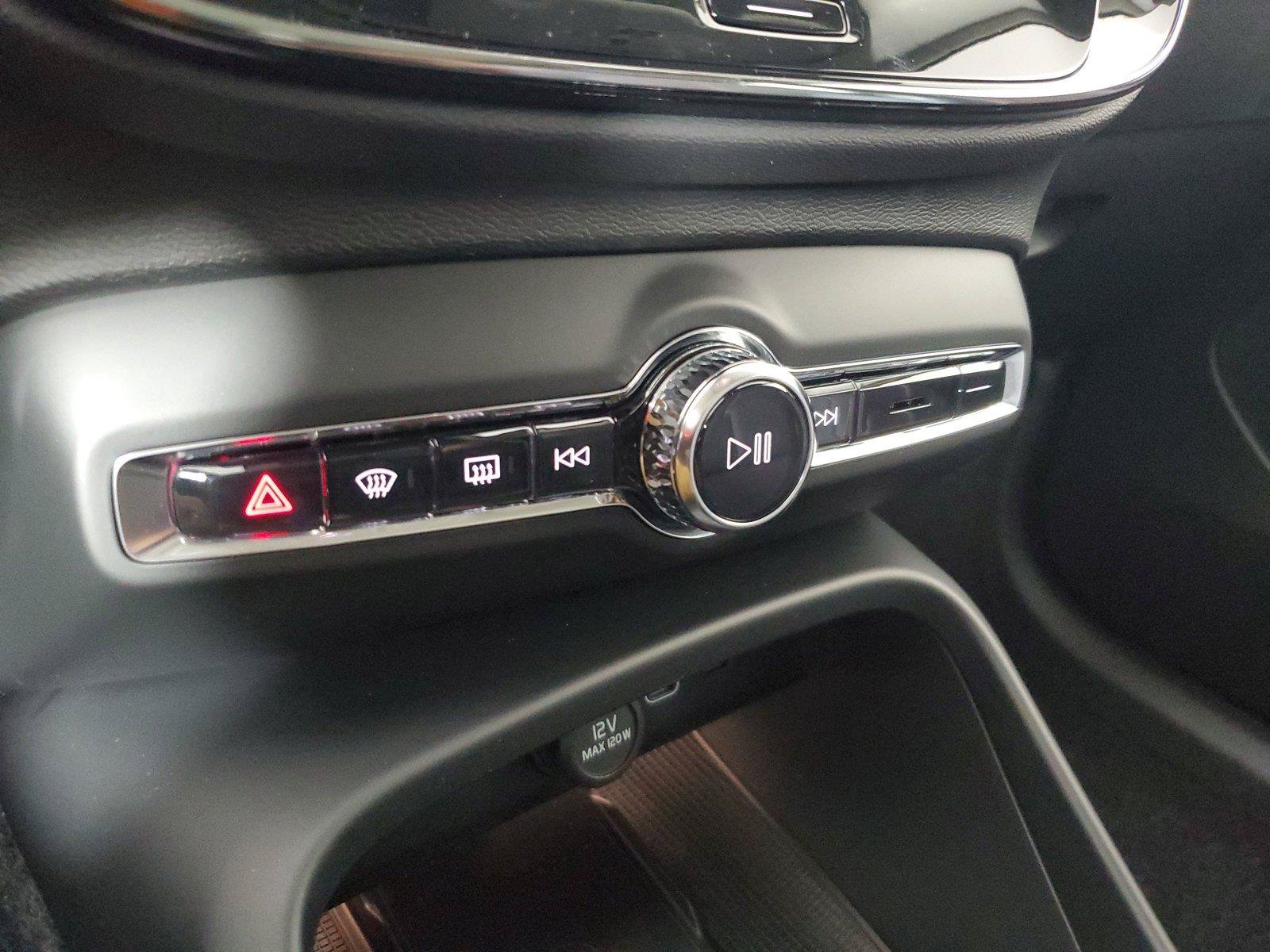New 2026 Volvo XC40 B4 Core w/ Protection Package Premier FWD image 30
