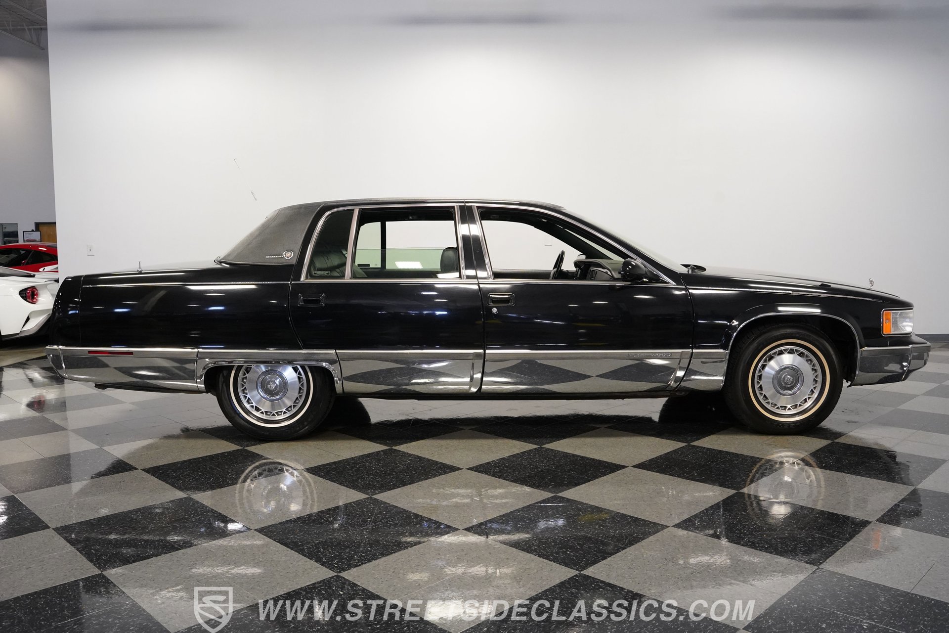Used 1995 Cadillac Fleetwood Brougham RWD image 15