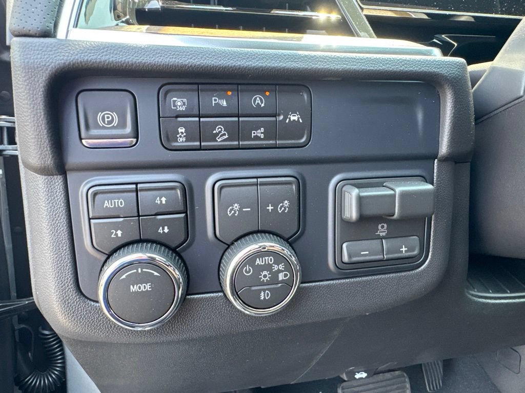 New 2026 Chevrolet Suburban High Country w/ Sun And Tow Package AWD/4WD image 33