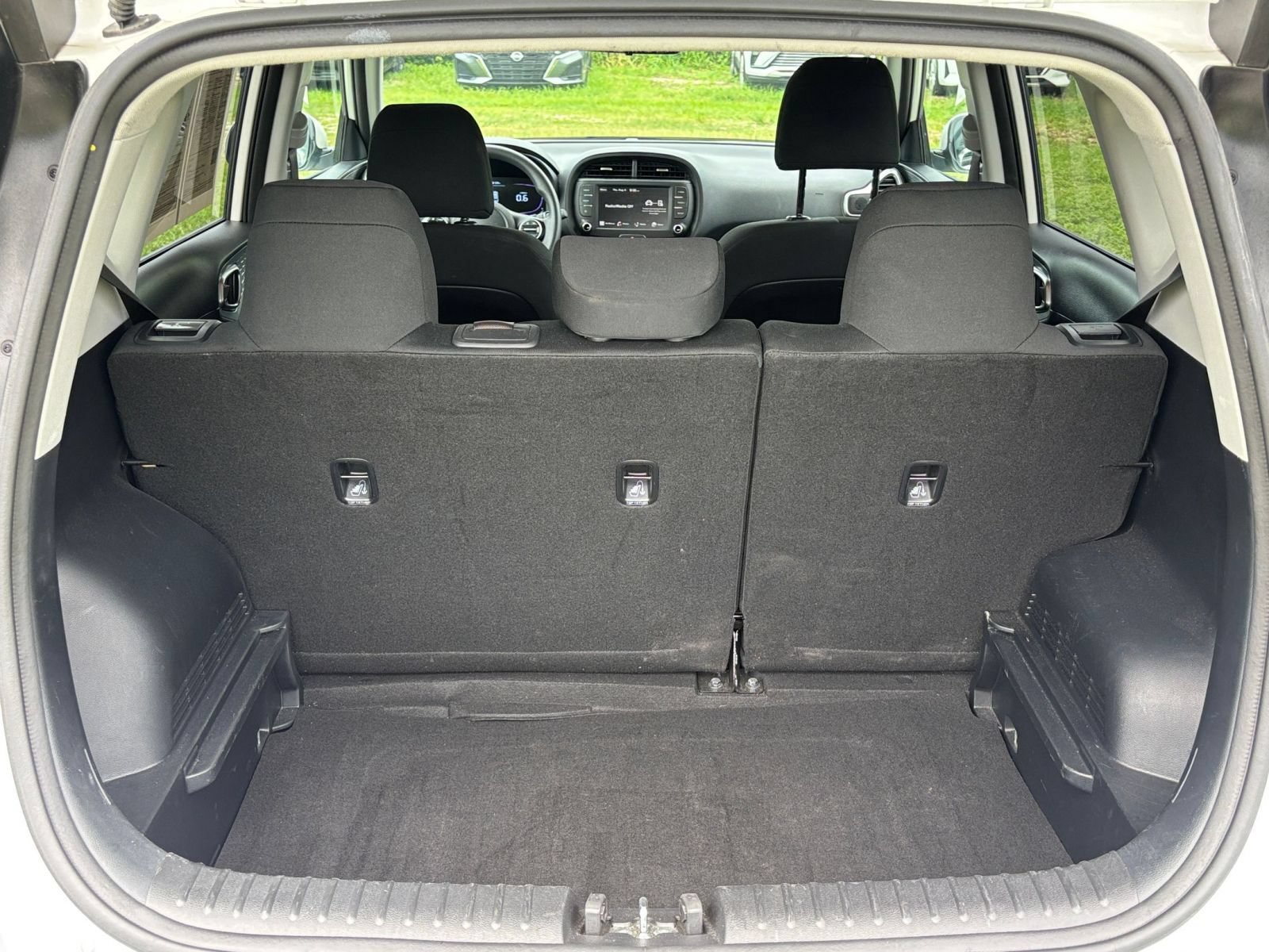 Used 2025 Kia Soul LX w/ LX Technology Package FWD image 31