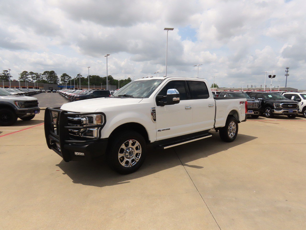 Used 2022 Ford F250 Lariat w/ Lariat Ultimate Package AWD/4WD image 2