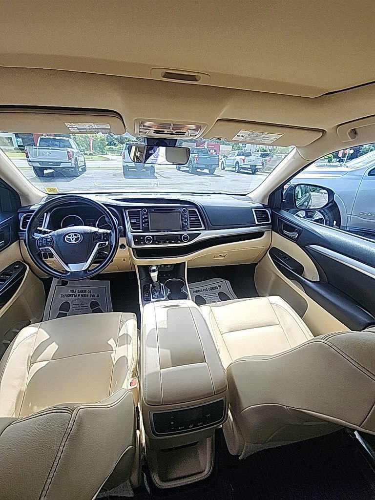 Used 2018 Toyota Highlander XLE AWD/4WD image 16