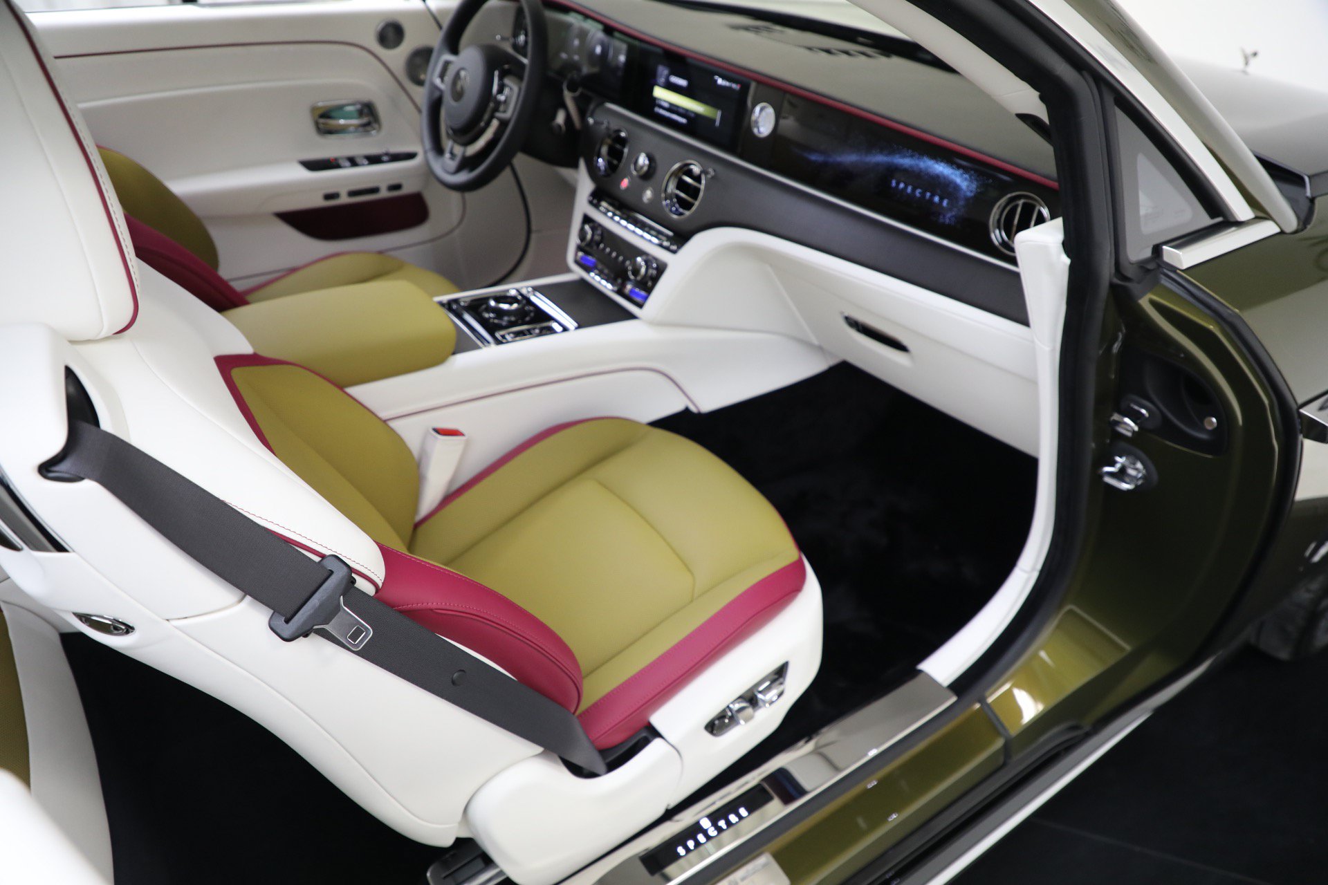 Certified 2025 Rolls-Royce Spectre w/ Spectre Launch Package AWD/4WD image 18