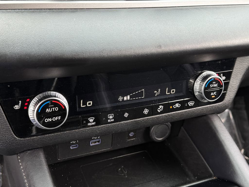 Used 2024 Mitsubishi Outlander SE image 27