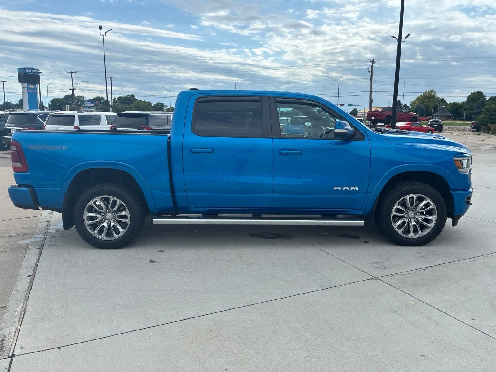 Used 2022 RAM 1500 Laramie w/ Sport Appearance Package AWD/4WD image 7