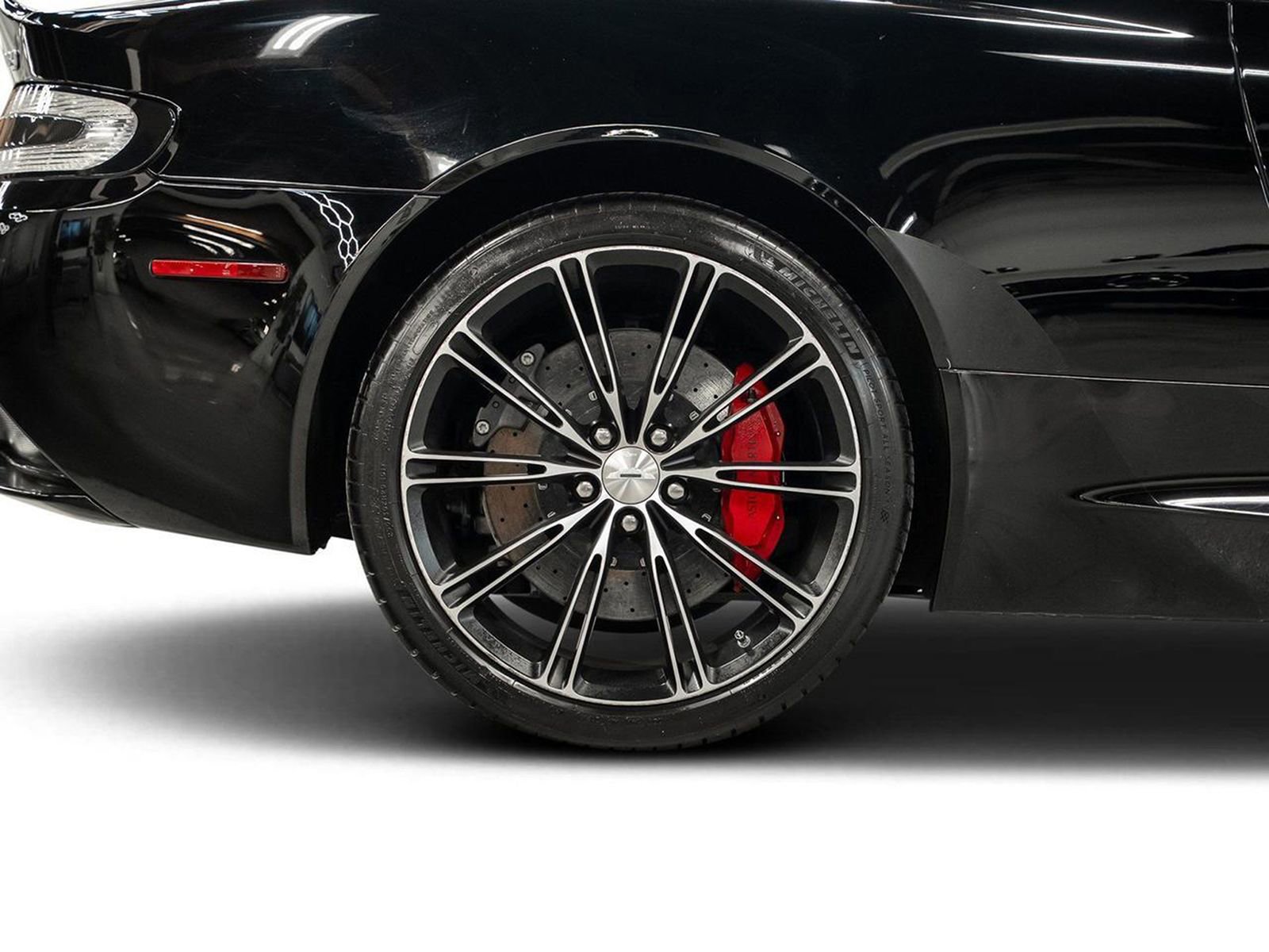 Used 2015 Aston Martin DB9 Volante image 30