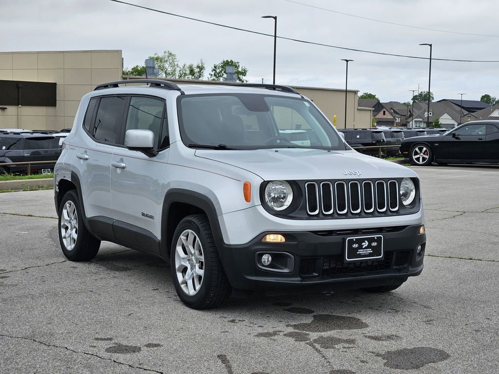 Used 2018 Jeep Renegade Latitude FWD image 2