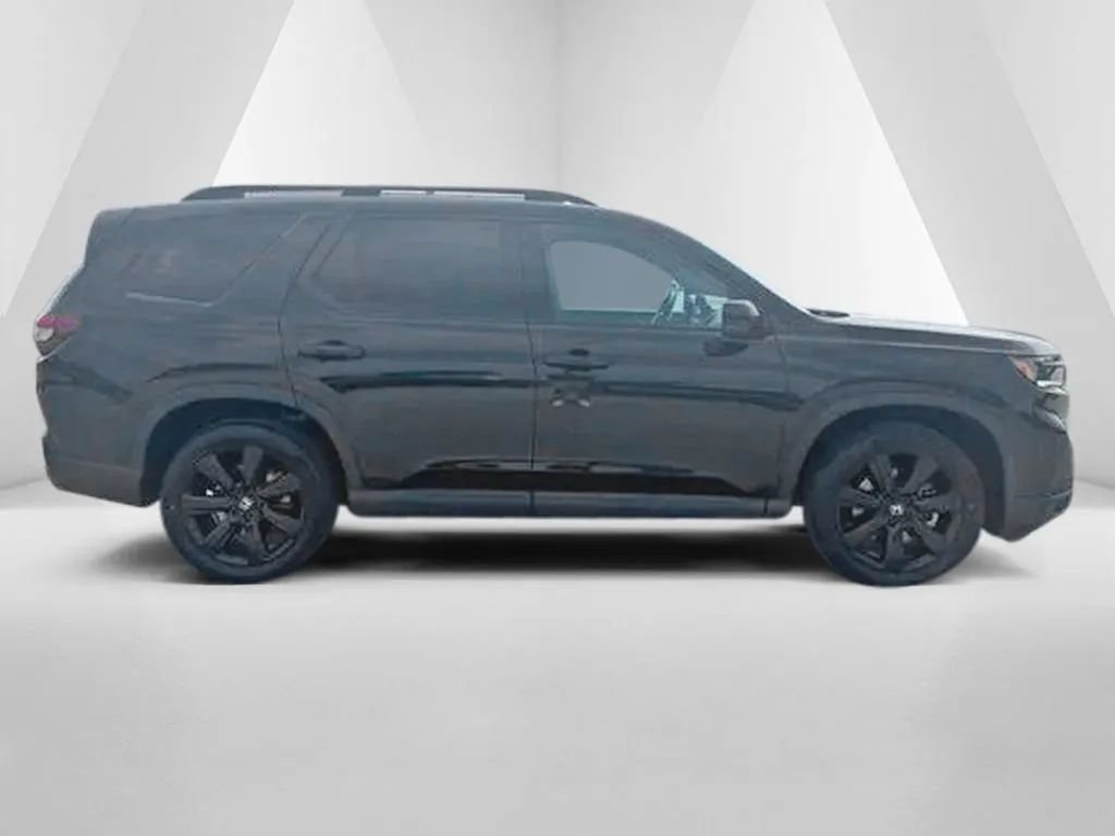 Used 2025 Honda Pilot Black Edition image 8