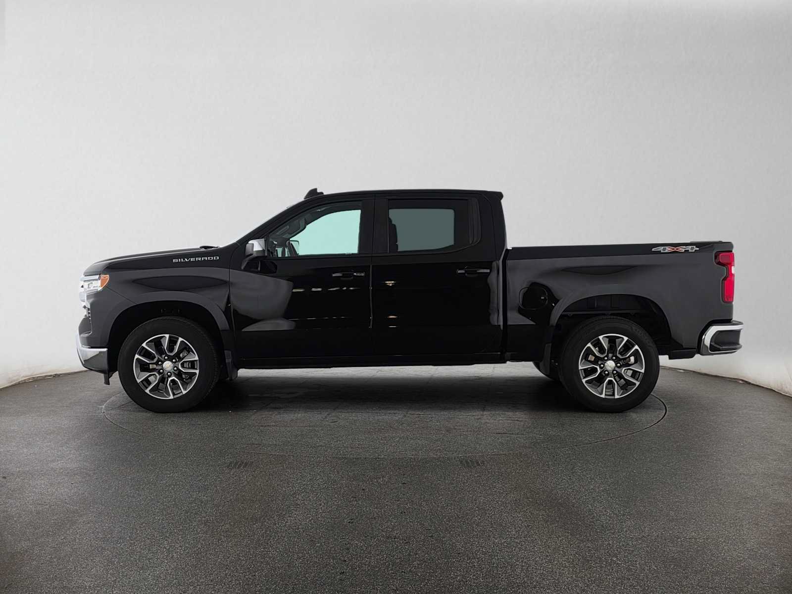 Used 2023 Chevrolet Silverado 1500 LT AWD/4WD image 6