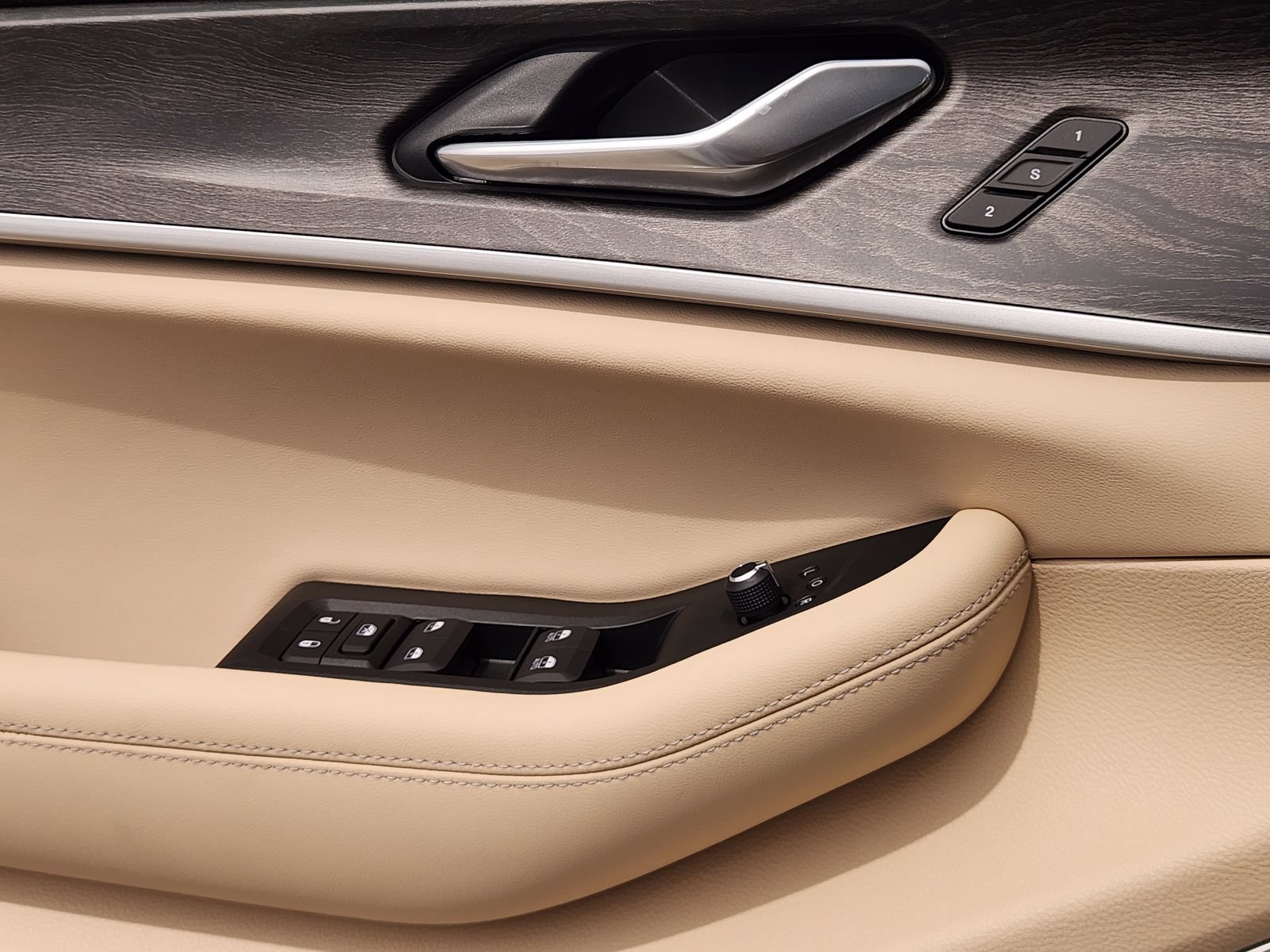 New 2026 Jeep Grand Cherokee Limited RWD image 19