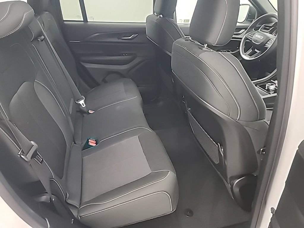 Used 2024 Jeep Grand Cherokee Laredo X AWD/4WD image 17
