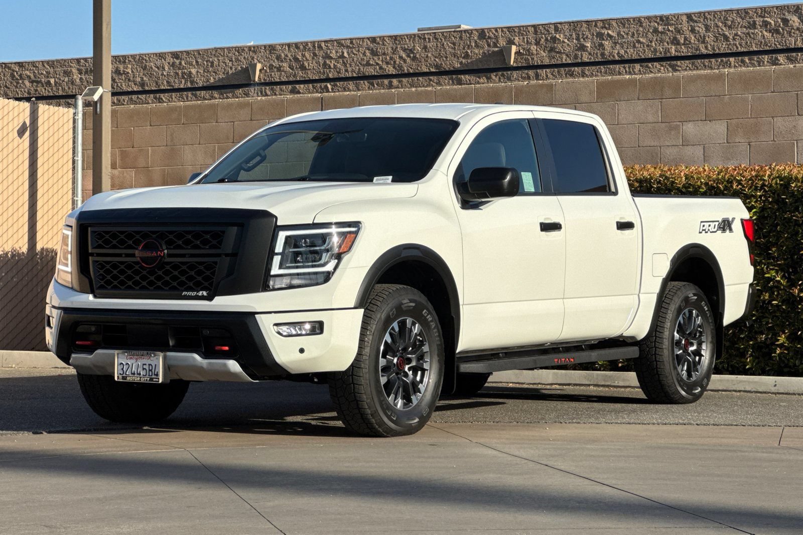 Used 2024 Nissan Titan PRO-4X w/ Pro-4x Utility Package AWD/4WD image 8