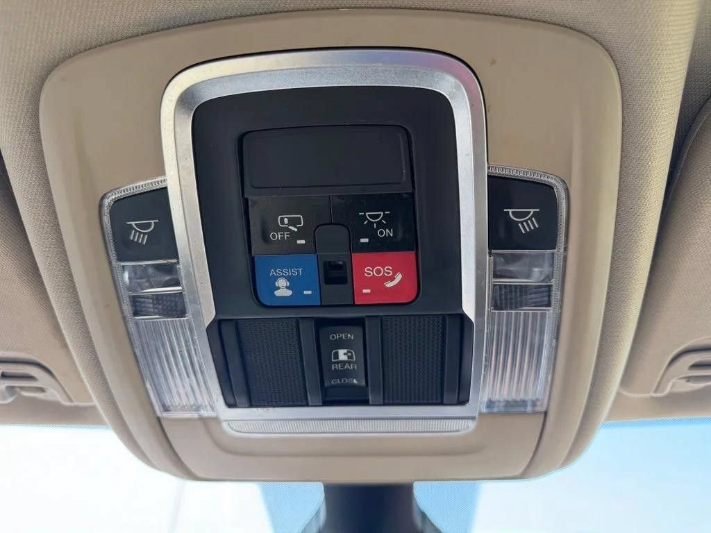 Used 2019 RAM 1500 Laramie AWD/4WD image 18