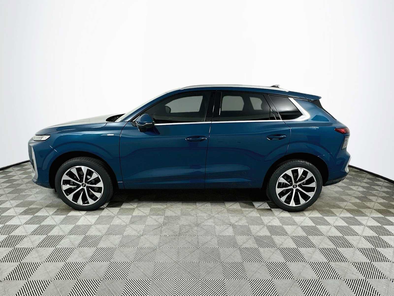 New 2026 Audi Q3 quattro 2.0T AWD/4WD image 4