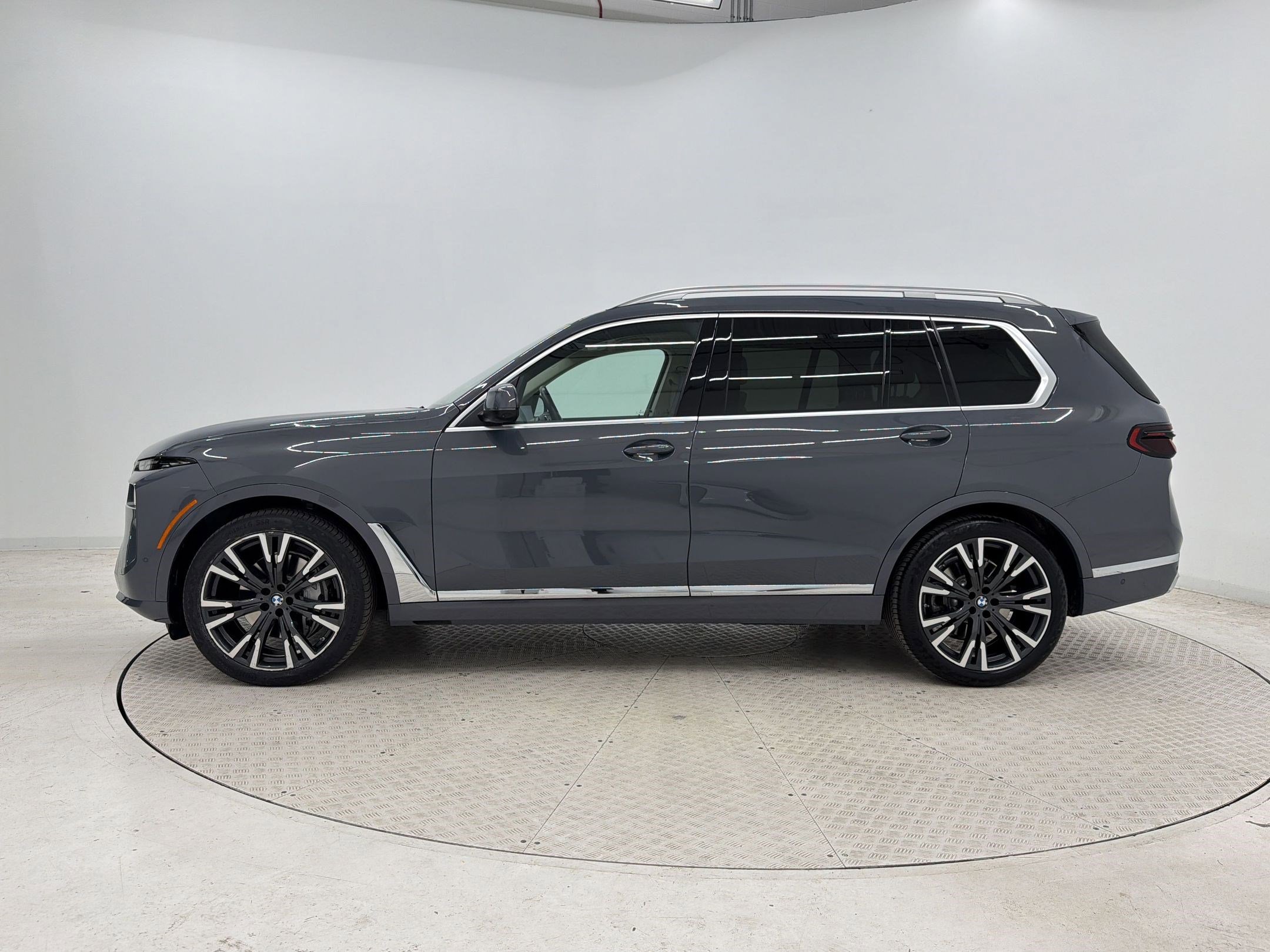 Certified 2024 BMW X7 xDrive40i w/ Premium Package image 2