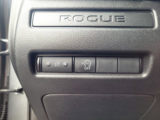 Used 2023 Nissan Rogue S FWD image 17