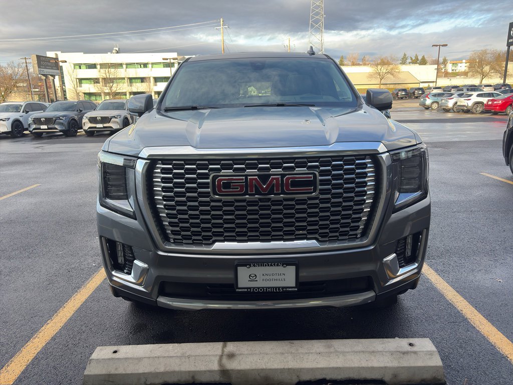 Used 2022 GMC Yukon Denali w/ Denali Premium Package image 2