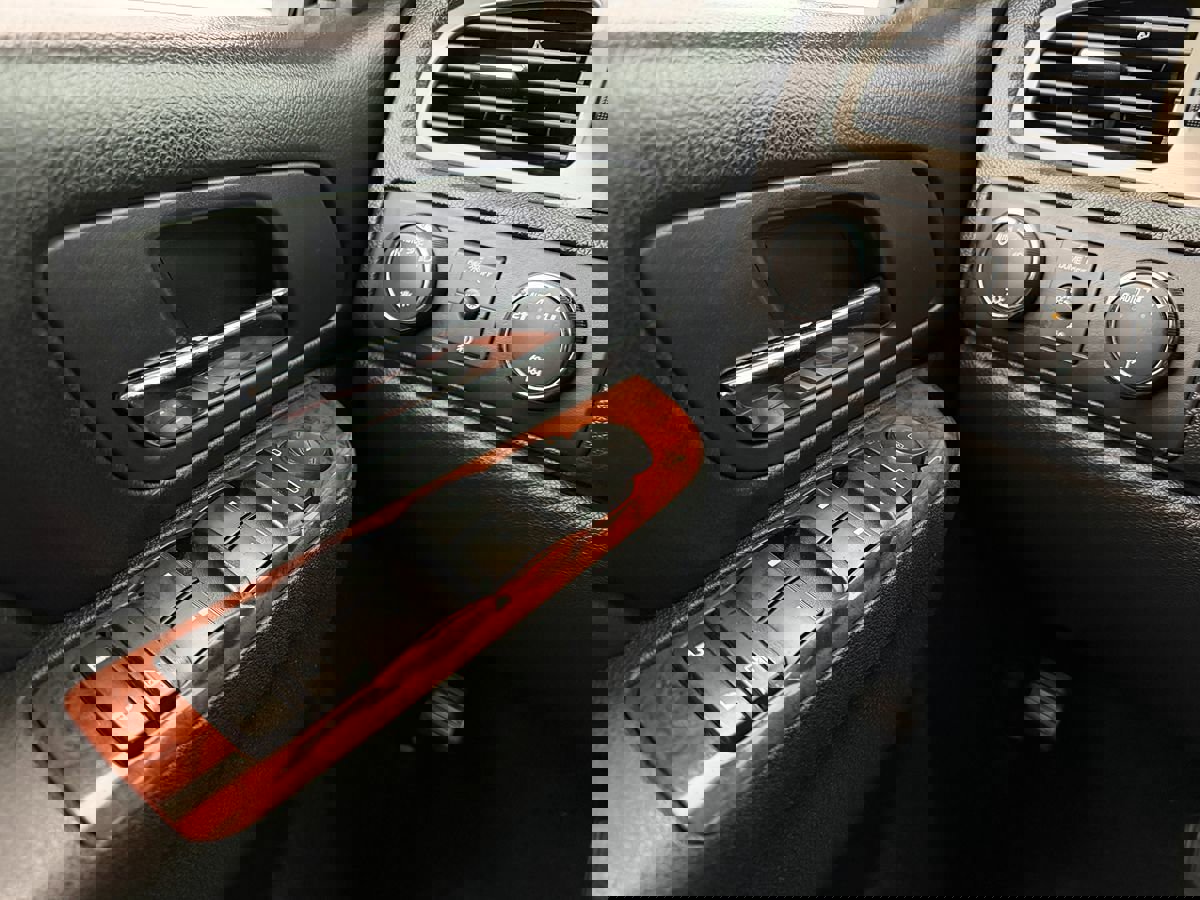 Used 2010 Chevrolet Avalanche LS w/ Interior Plus Package image 8