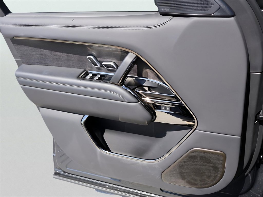 Used 2023 Land Rover Range Rover SV image 35