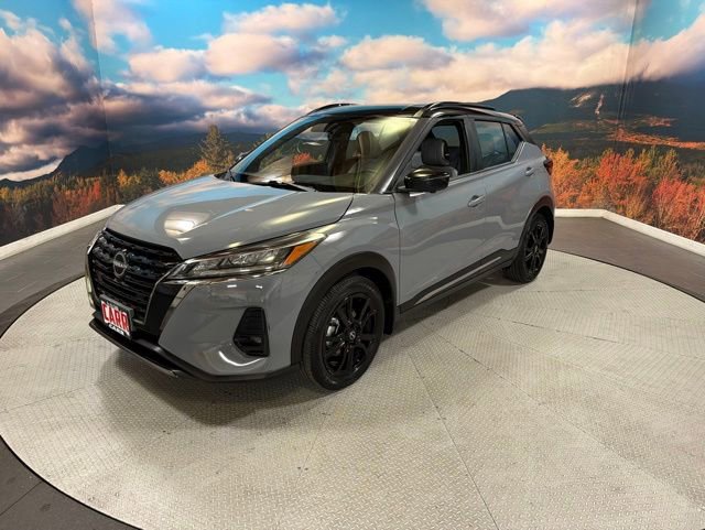 Used 2022 Nissan Kicks SR w/ Premium Package FWD image 4