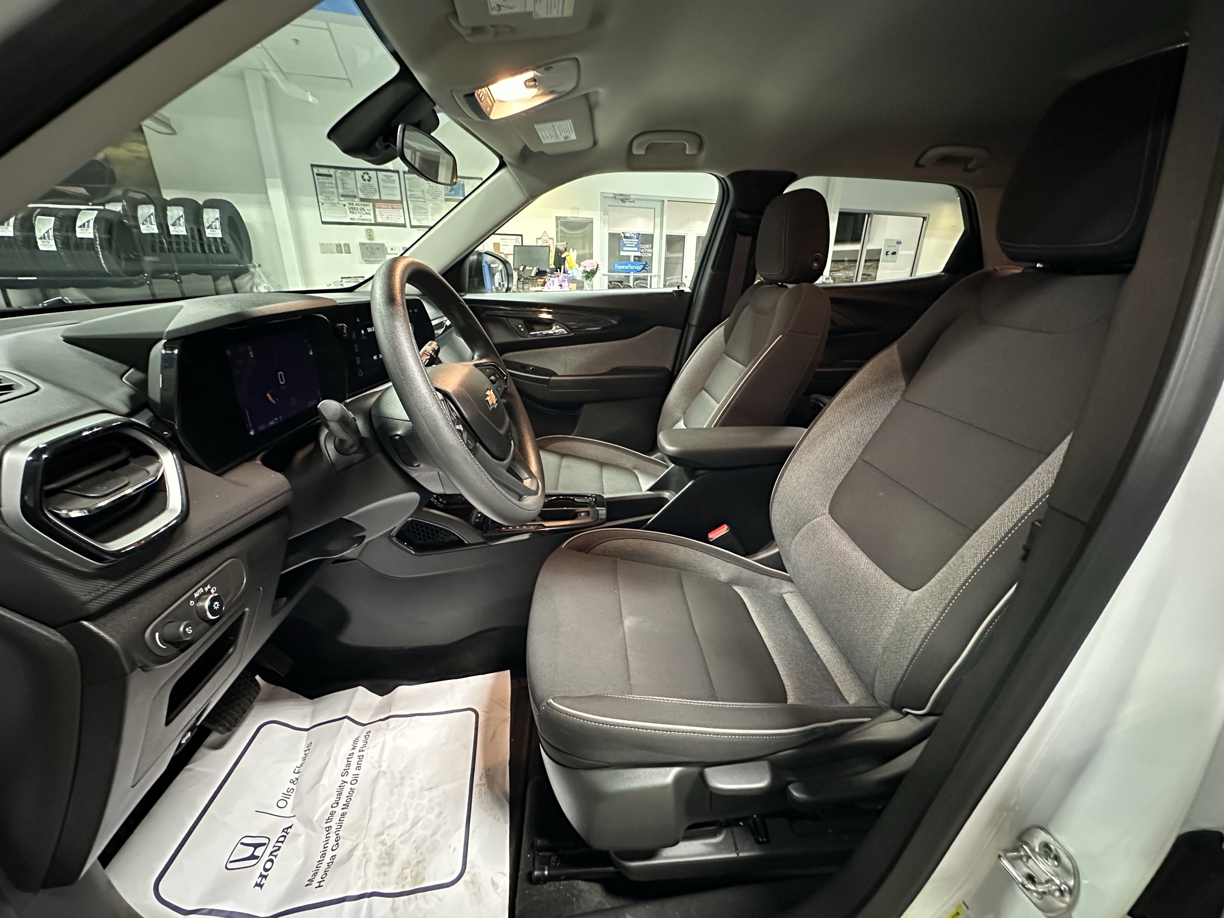 Used 2024 Chevrolet TrailBlazer LS w/ LS Convenience Package AWD/4WD image 8