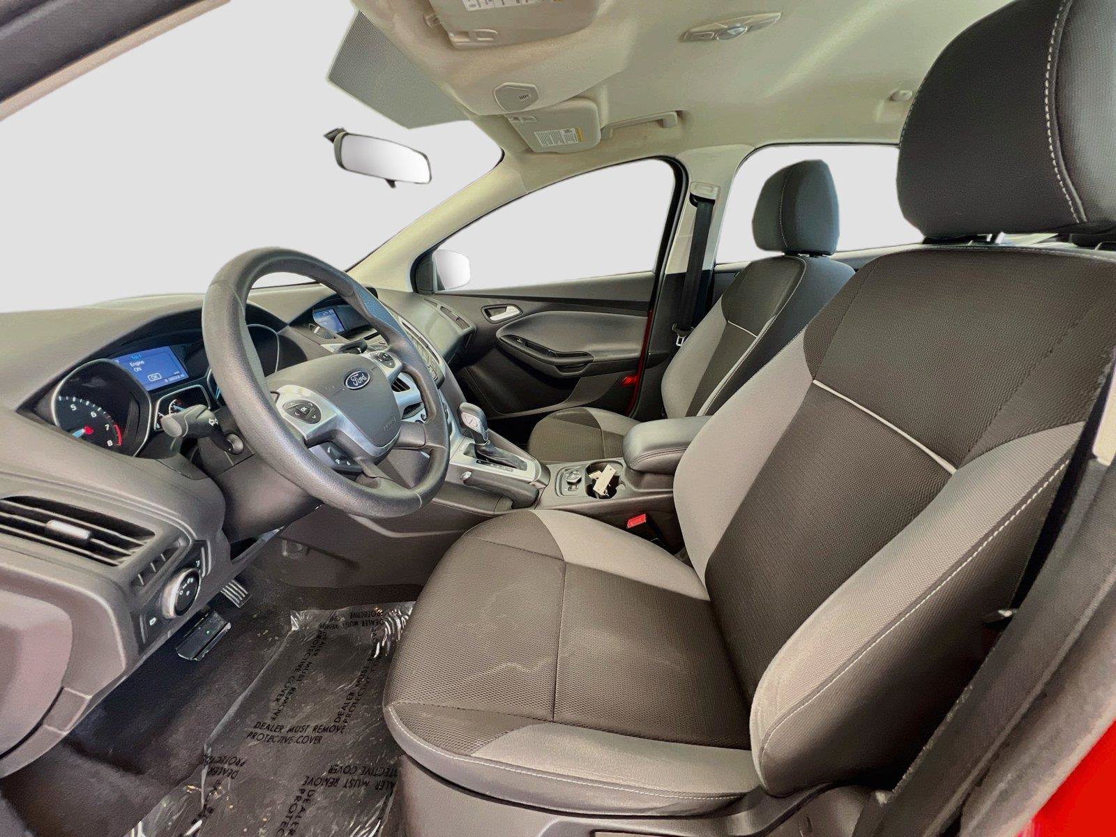 Used 2014 Ford Focus SE w/ SE Winter Package FWD image 5