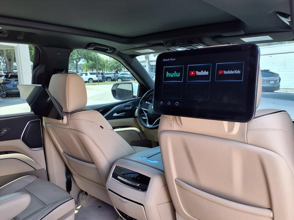 Used 2024 Cadillac Escalade Premium Luxury AWD/4WD image 15